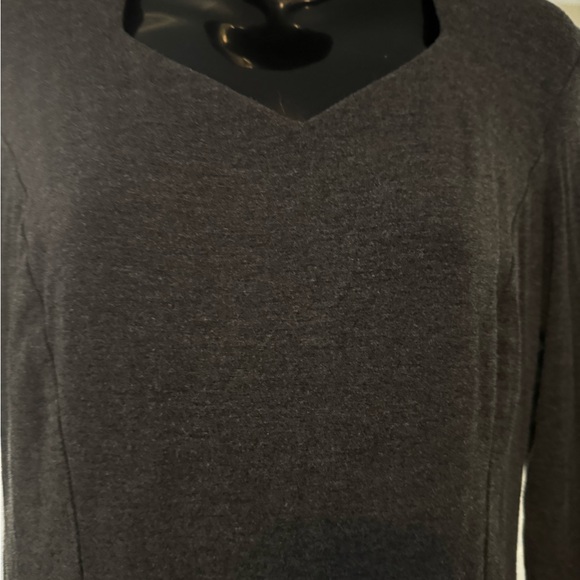 Grace V-Neck Long Sleeve T-shirt. Size S - Picture 2 of 4
